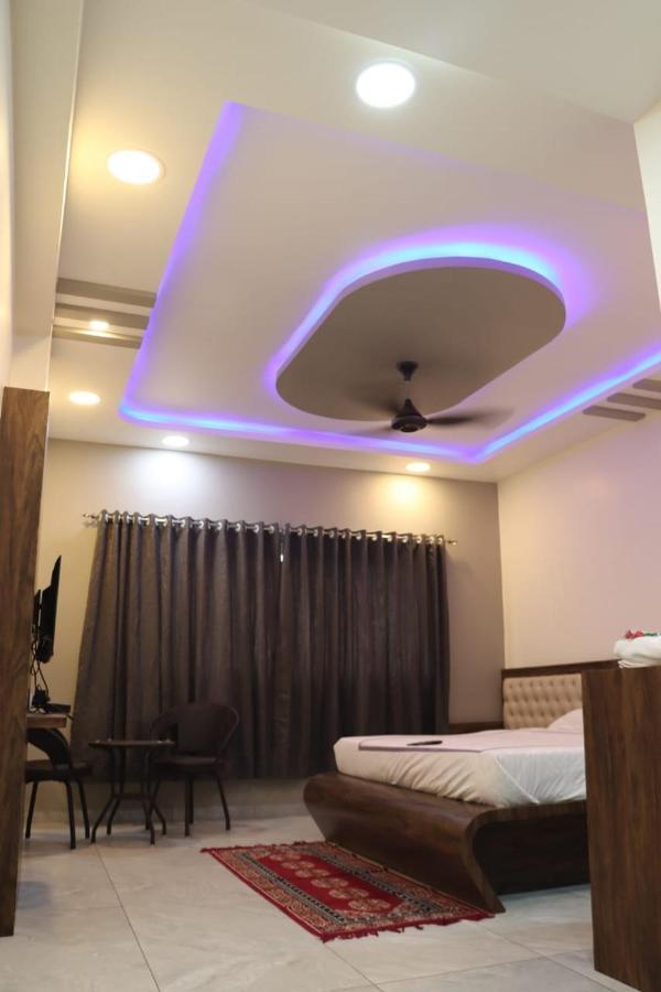 Pawan Executive Tuljapur Exterior photo