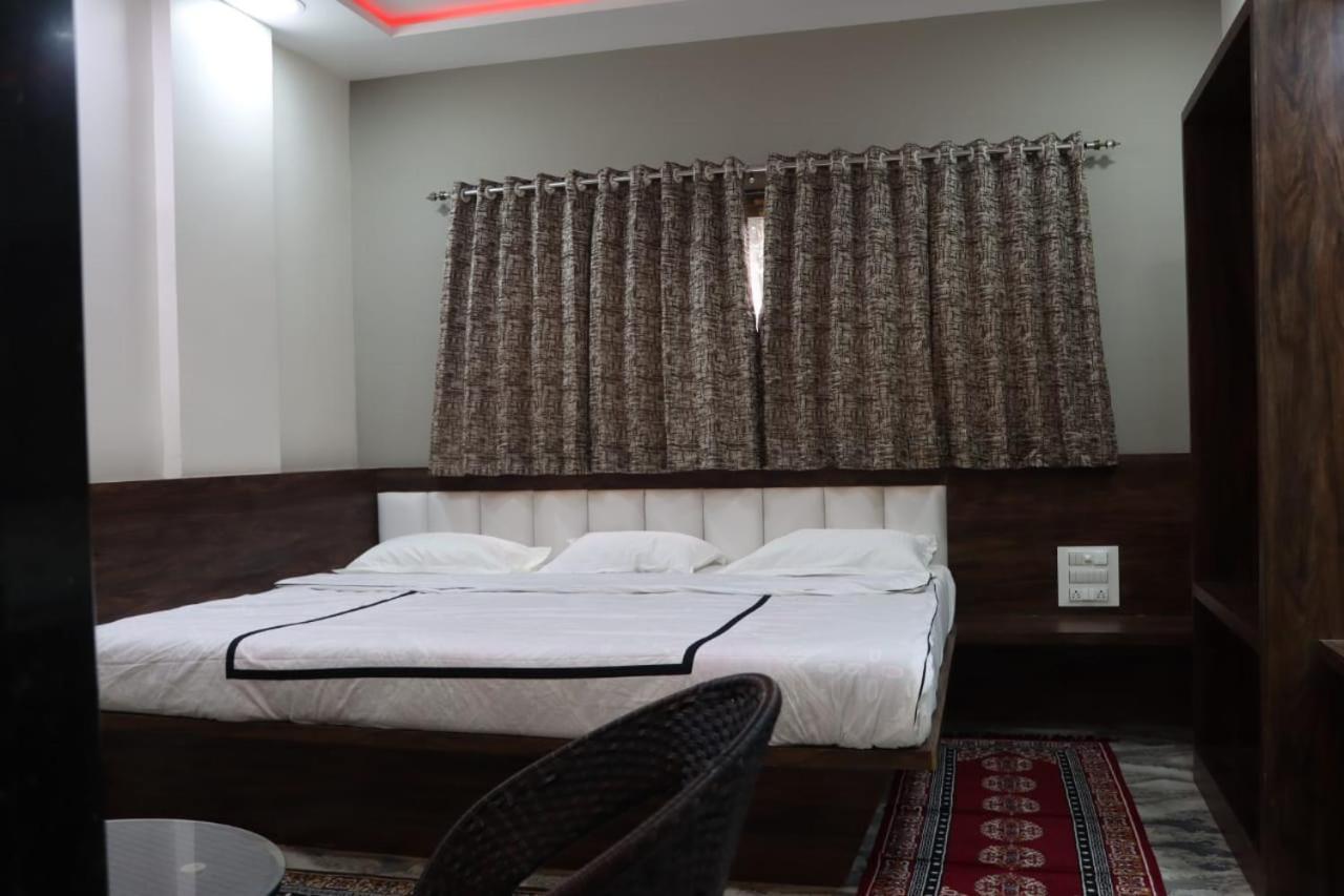 Pawan Executive Tuljapur Exterior photo